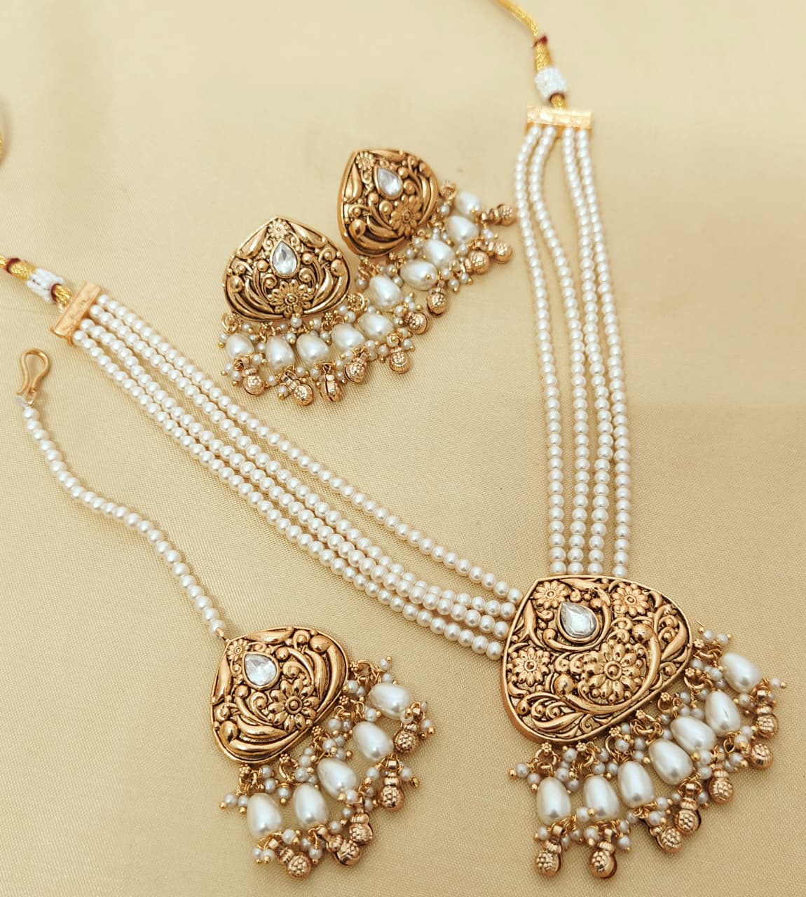 Matt Polish Necklase With Earrings And Tika